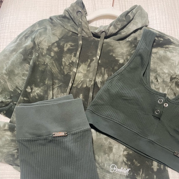 3 piece Bombshell sportswear set - Picture 1 of 8